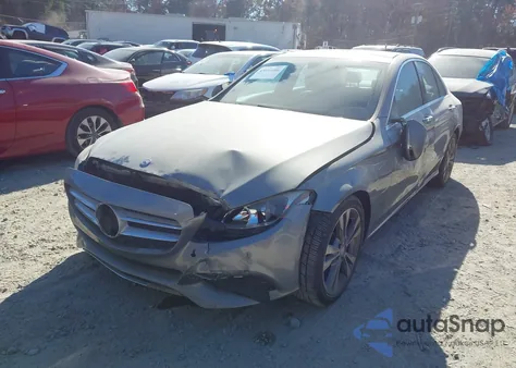 2015 Mercedes-Benz C 300 из США, поврежденный, VIN 55SWF4JB8FU083573